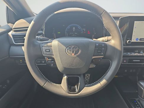 Used 2025 Toyota Camry SE FWD image 10