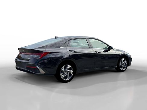 New 2026 Hyundai Elantra Limited FWD image 8