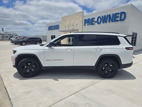 Used 2023 Jeep Grand Cherokee L Limited w/ Black Appearance Package RWD image 6