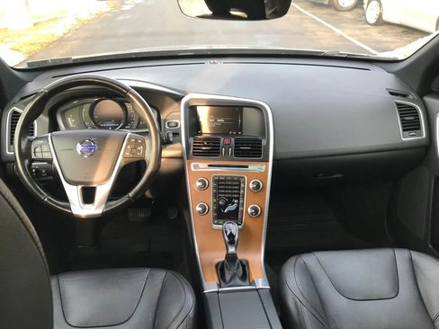Used 2016 Volvo XC60 T5 Premier w/ Proximity Package image 35