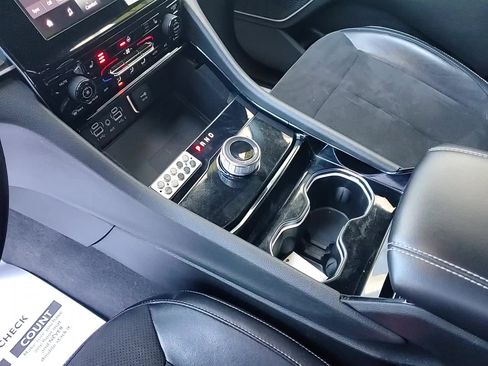 Used 2022 Jeep Grand Cherokee L Laredo image 23