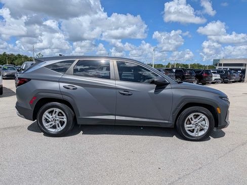 Used 2025 Hyundai Tucson SE FWD image 4