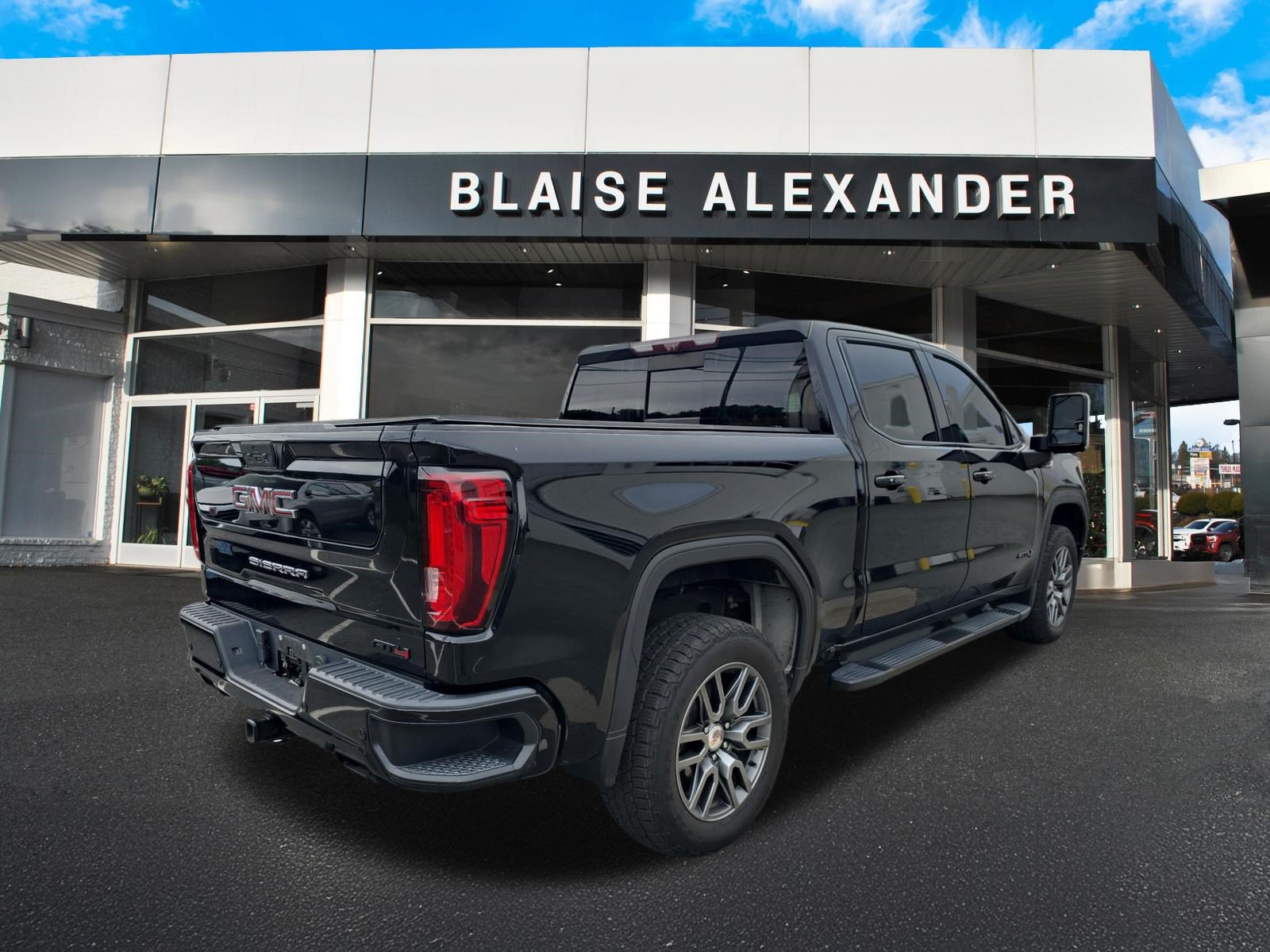 Used 2020 GMC Sierra 1500 AT4 w/ AT4 Premium Package AWD/4WD image 3