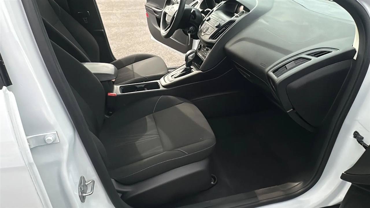 Used 2018 Ford Focus SE w/ SE Appearance Package FWD image 34