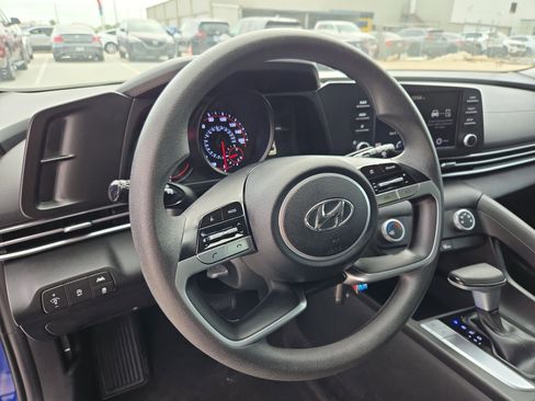 Used 2023 Hyundai Elantra SE image 16