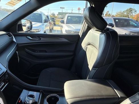 New 2025 Jeep Grand Cherokee L Altitude RWD image 9