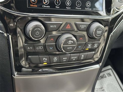 Certified 2022 Jeep Grand Cherokee Limited image 37