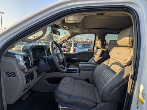 New 2026 Ford F450 Platinum w/ Platinum Plus Package image 14