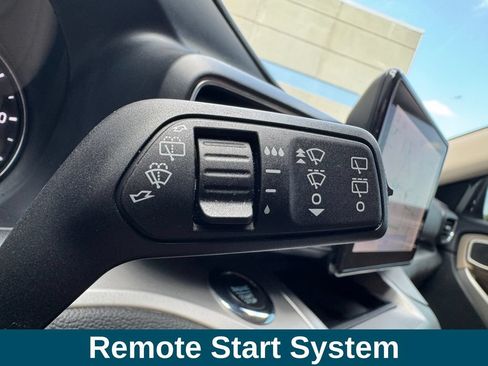 Used 2022 Ford Explorer XLT w/ Equipment Group 202A AWD/4WD image 13