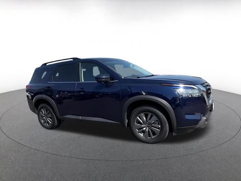 Used 2025 Nissan Pathfinder SV AWD/4WD image 2