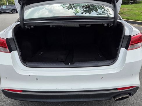 Used 2018 Kia Optima LX w/ 17" Alloy Wheels Package FWD image 5