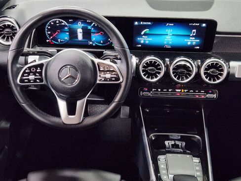 Used 2022 Mercedes-Benz GLB 250 image 46