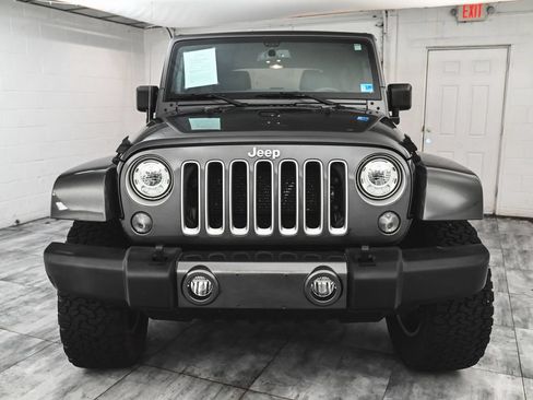 Used 2017 Jeep Wrangler Unlimited Sahara AWD/4WD image 2