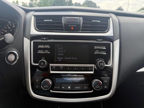 Used 2018 Nissan Altima 2.5 SV FWD image 19