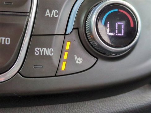 Used 2018 Chevrolet Traverse LT image 23