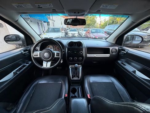 Used 2016 Jeep Compass Latitude FWD image 42