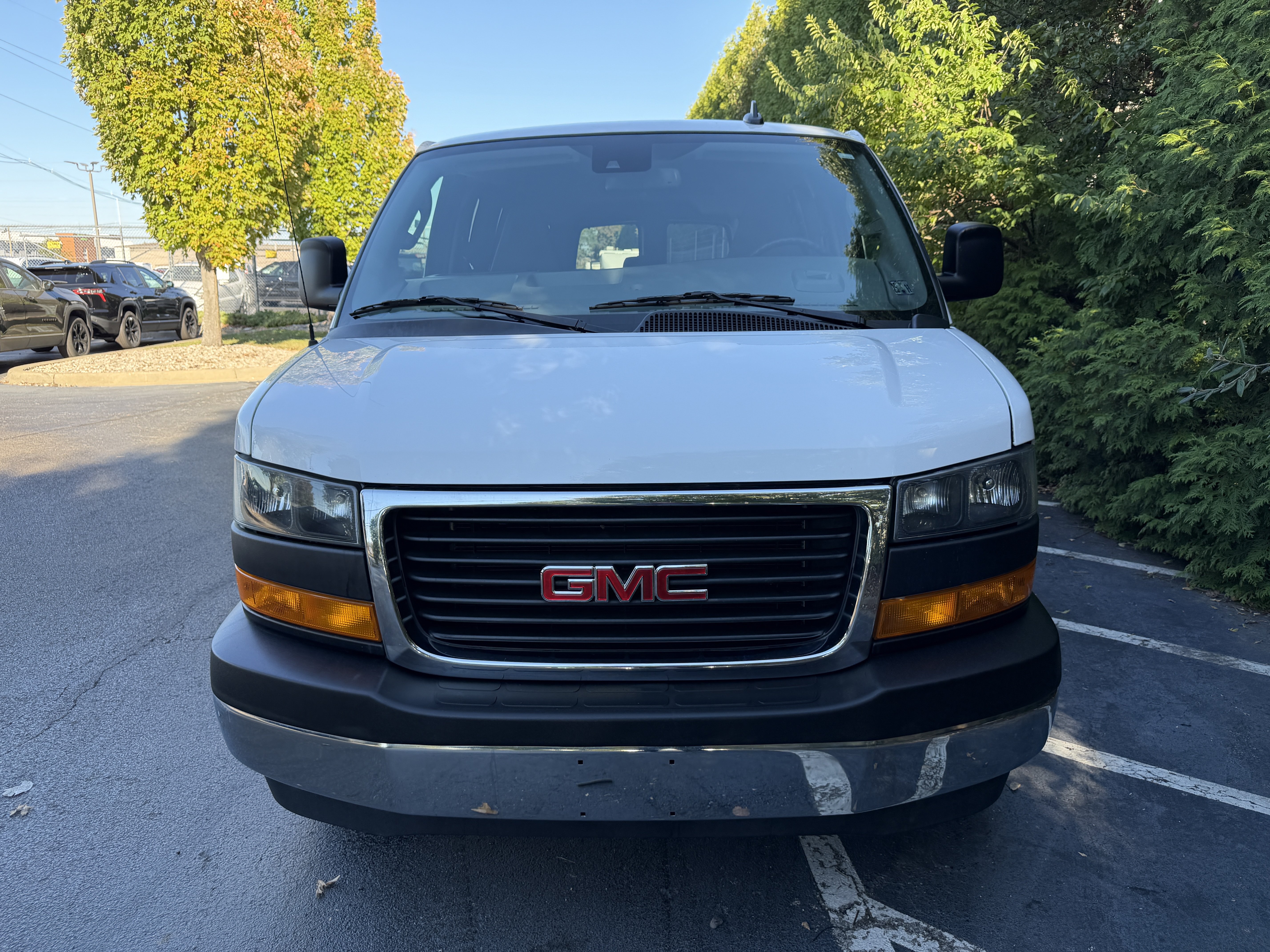 Used 2025 GMC Savana 3500 LT w/ LT Preferred Equipment Group RWD image 3
