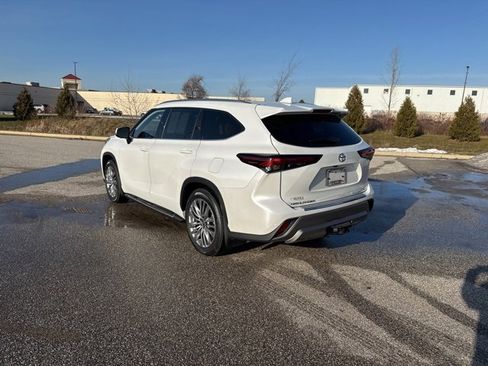 Used 2025 Toyota Highlander Platinum image 7