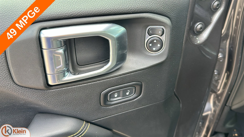 Used 2025 Jeep Wrangler Unlimited Sahara AWD/4WD image 13