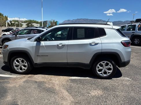 Used 2024 Jeep Compass Latitude AWD/4WD image 4