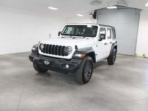 Used 2024 Jeep Wrangler Sport S image 4