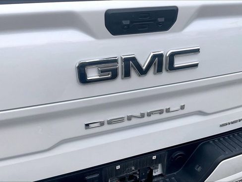 Used 2024 GMC Sierra 1500 Denali Ultimate AWD/4WD image 12