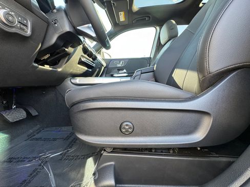 New 2026 Mercedes-Benz GLB 250 4MATIC image 14