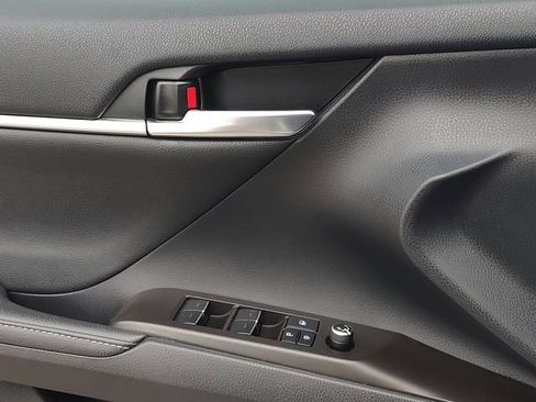 Used 2022 Toyota Camry XSE image 25