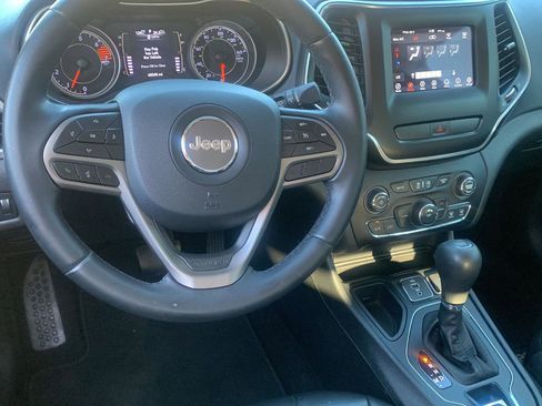 Used 2019 Jeep Cherokee Latitude Plus image 6