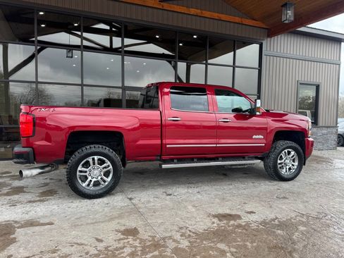 Used 2019 Chevrolet Silverado 2500 High Country w/ Duramax Plus Package image 9