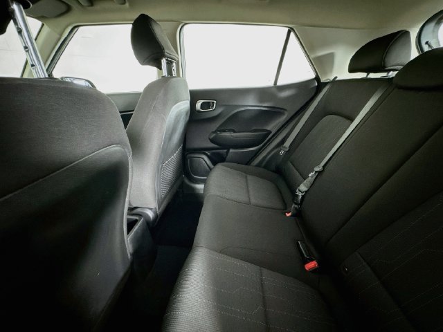 Used 2020 Hyundai Venue SE FWD image 21