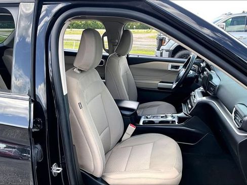 Used 2023 Ford Explorer XLT AWD/4WD image 30