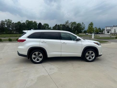Used 2017 Toyota Highlander Limited AWD/4WD image 4