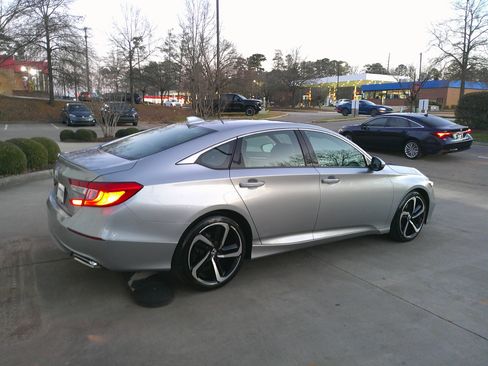 Used 2018 Honda Accord Sport image 13