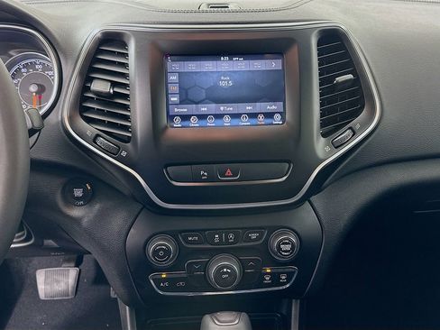 Used 2020 Jeep Cherokee Latitude Plus image 14