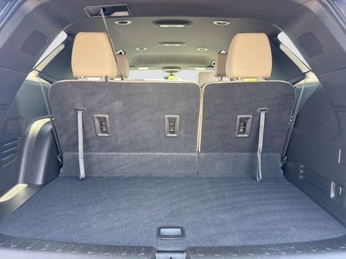 Used 2023 Chevrolet Traverse LT FWD image 17