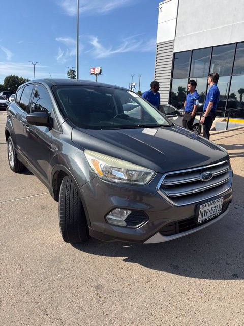 Used 2017 Ford Escape SE FWD image 3
