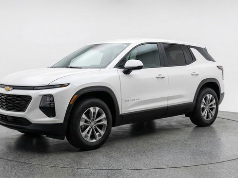 Used 2025 Chevrolet Equinox LT image 3