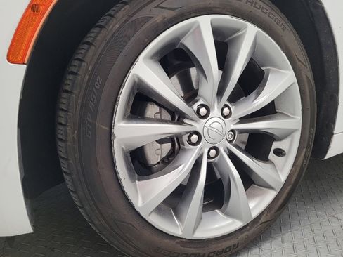 Used 2016 Chrysler 200 S image 31