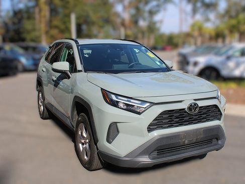 Used 2022 Toyota RAV4 XLE image 15