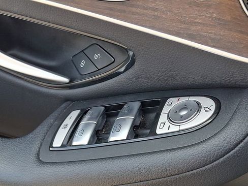 Used 2022 Mercedes-Benz GLC 300 4MATIC w/ Multimedia Package Lite image 22