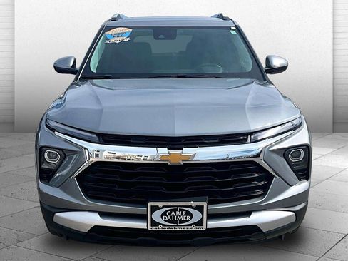 Used 2025 Chevrolet TrailBlazer LT AWD/4WD image 2