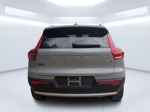 Used 2025 Volvo XC40 B5 Plus AWD/4WD image 4