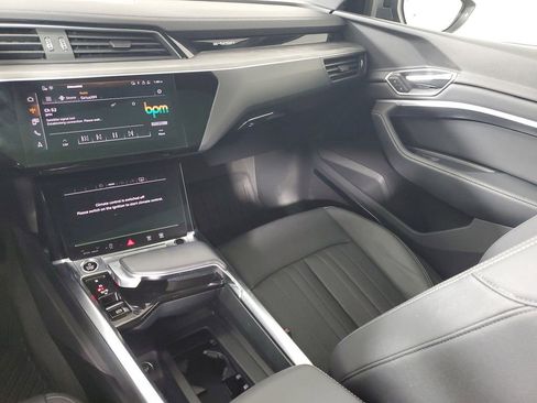 Used 2023 Audi e-tron Premium Plus w/ Premium Plus Package image 17