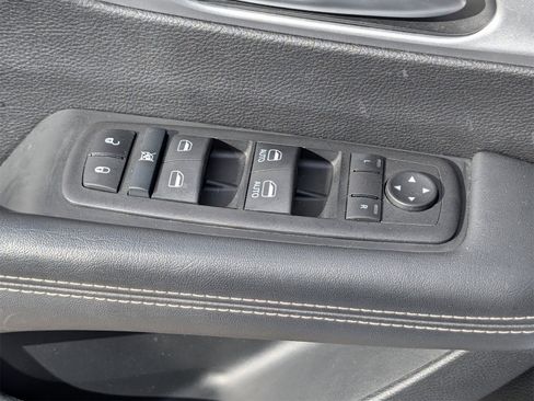 Used 2024 Chrysler Pacifica Touring-L w/ S Appearance Package image 28