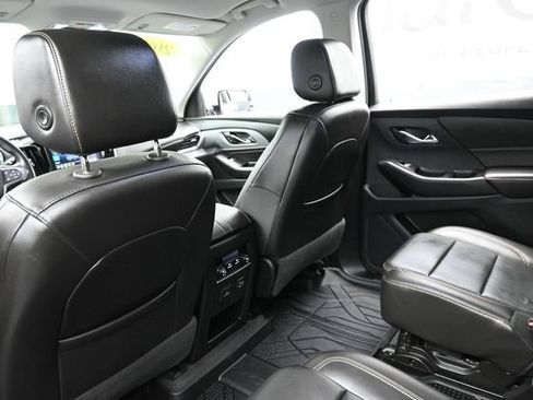 Used 2020 Chevrolet Traverse LT w/ LT Premium Package FWD image 25