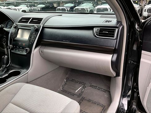 Used 2015 Toyota Camry LE image 15