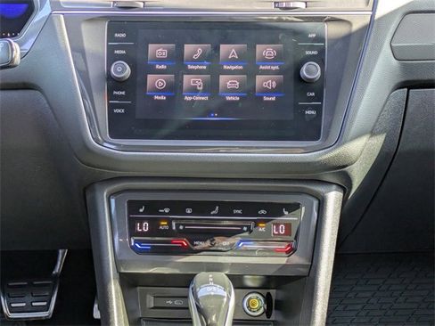 Used 2022 Volkswagen Tiguan SE R-Line image 21