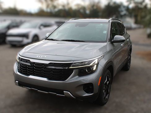 Certified 2024 Kia Seltos EX image 16