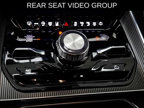 Used 2023 Jeep Grand Wagoneer Series III w/ Rear Seat Video Group 1 AWD/4WD image 19